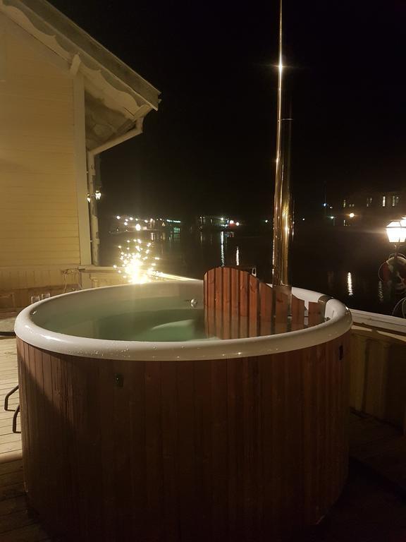 Agarden Hotell & Restaurang Троса Екстериор снимка
